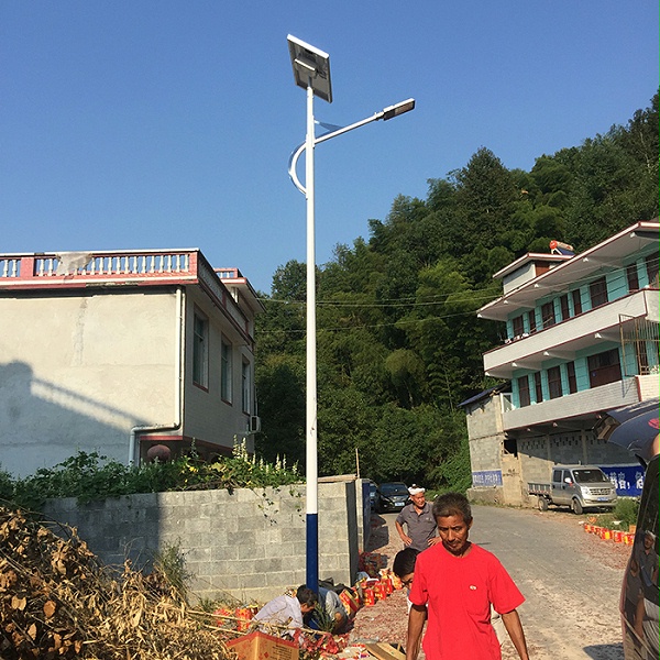太阳能路灯 太阳能路灯厂家 j9九游会太阳能