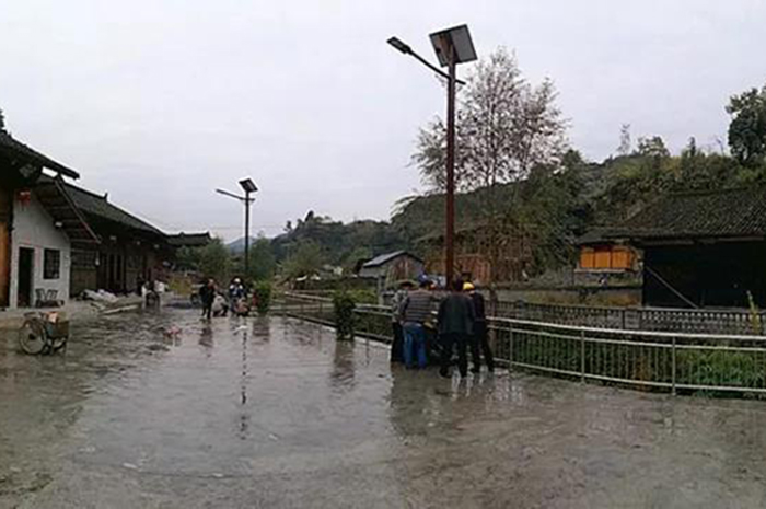 太阳能仿古路灯 仿古太阳能庭院灯 j9九游会太阳能路灯厂家