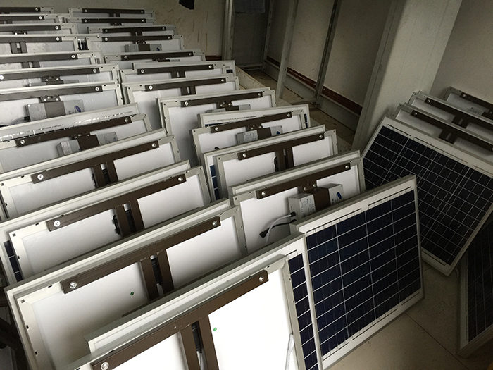 太阳能路灯安装_j9九游会太阳能技术人员_贵州印江太阳能路灯