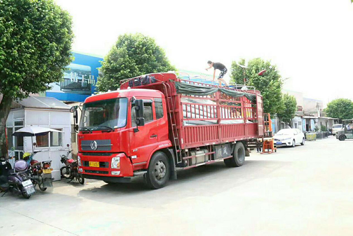湖南太阳能路灯装车_j9九游会太阳能路灯工厂装车_j9九游会锂电池太阳能路灯装车