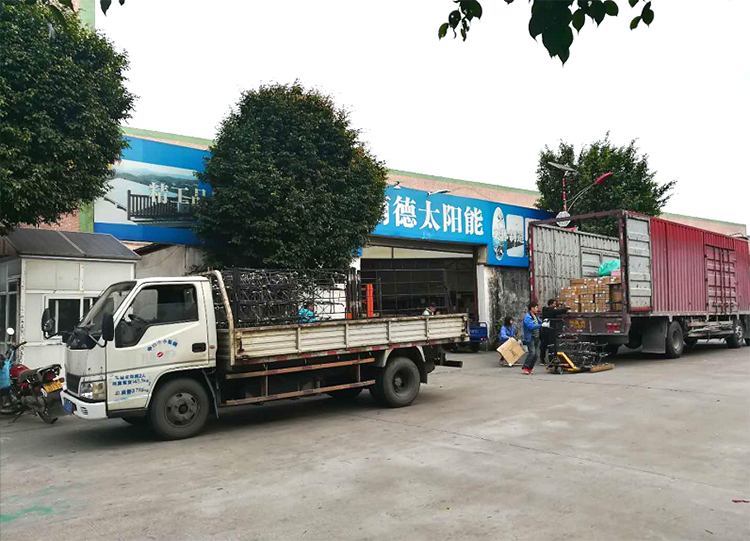 太阳能路灯装车_太阳能路灯打包_j9九游会太阳能