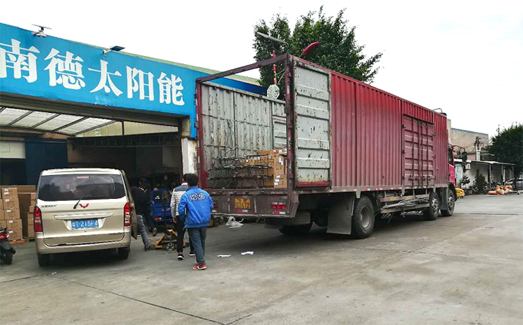 太阳能路灯装车_太阳能路灯打包_j9九游会太阳能